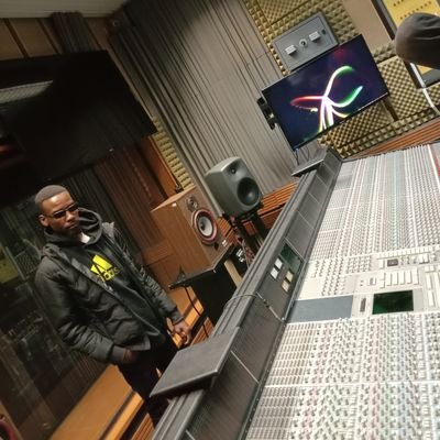 Presenter🎙️/Radio & Music Prod📻🎹/Voice-Over Artist🎙️/Audio Engineer🎚️🎛️/Journalist/IG: @marvinchords_vi /marvinchords@gmail.com 🇿🇦