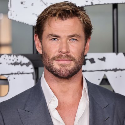 Private Chat With Chris Hemsworth 🌸🌸🌸🤝
