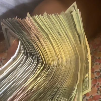 darkskincharm_'s profile picture. ceo: @Meltzco Hairstylist/ Stylist