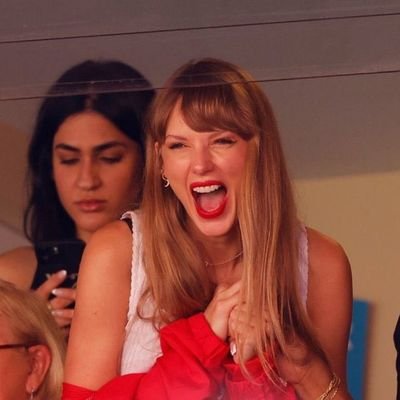 sainz_loverr's profile picture. crescent moon, coast is clear
spring breaks loose, but does fear