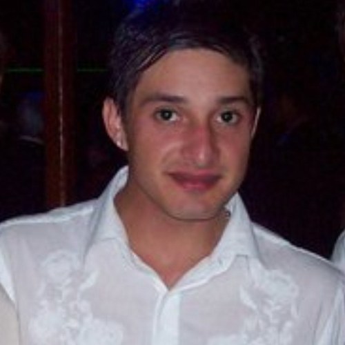 FusiLopez's profile picture. Soy un payaso y si hace falta soy el Oso, el Tony, el director de pista y el tragafuegos. Porque soy un circo entero? Porq vos estas tan triste amiga del alma!!