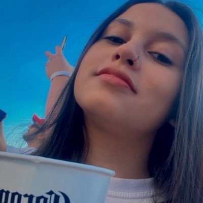 apaixonada por programação, corintiana, fã de divas pop e viciada em joguinhos