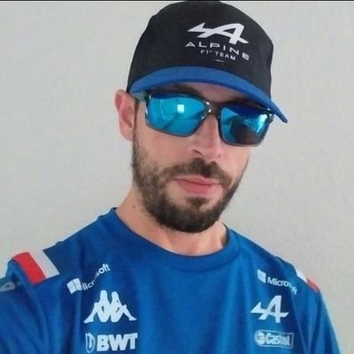 The voice of South African F1 Esports
Commetator for JPR,SAFRL,SKR and South African League vs League championship.