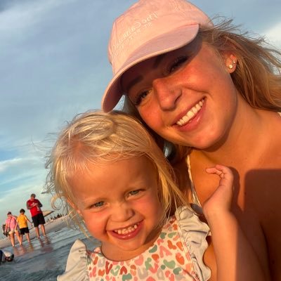 Trying to show my daughter the world❤️✈️ | Single Mama
