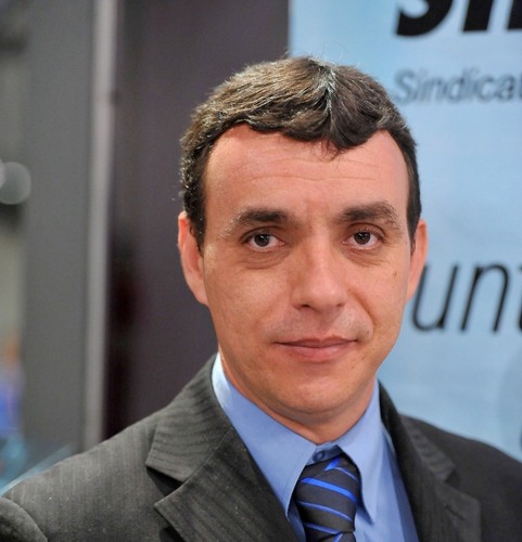 Graduado em Contabilidade, trabalho com TI, diretor da Canion, vice-presidente do Sindinformatica. me divirto com familia e montain bike.
