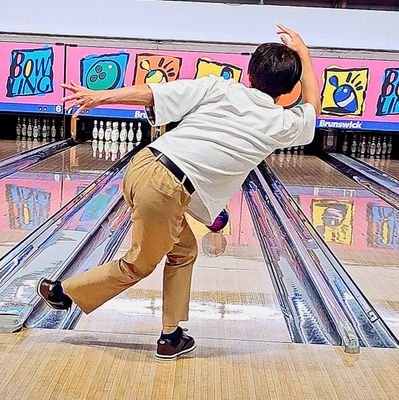 友達と趣味でボウリング始めました🎳神奈川県
2023年9/5～マイボウラー😁！両手投げ→サムレスプレイヤー🙌レッシュ4スタンス…B2タイプ
日々勉強中ですので暖かい目で見てもらえると嬉しいです✨
好きな選手はAnthony Simonsen選手です！
無言フォロー失礼しますm(_ _)m