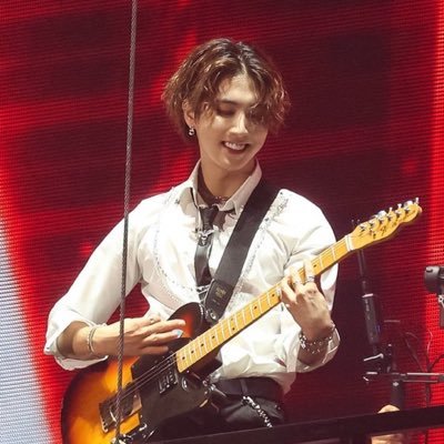 Prod. by 한 (3RACHA) ∞⁸ fan / reading account ••• she bz in d outside world, but dms r open!