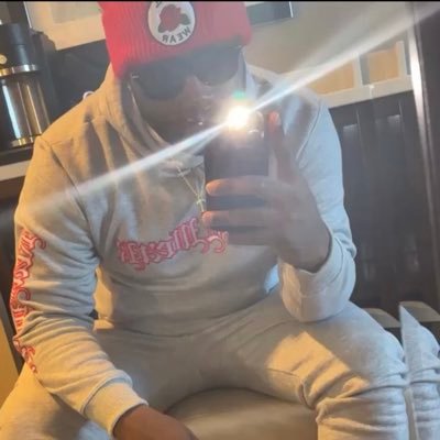 Yo_Tev's profile picture.