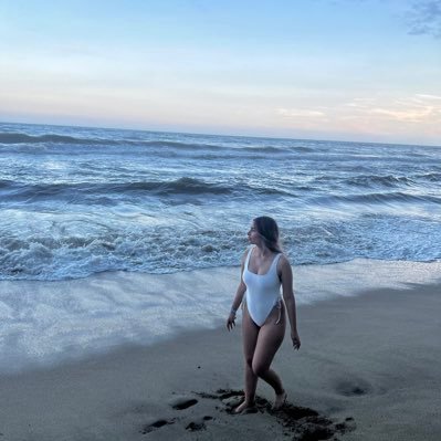 valentina_2y's profile picture. Stay strong 🤲