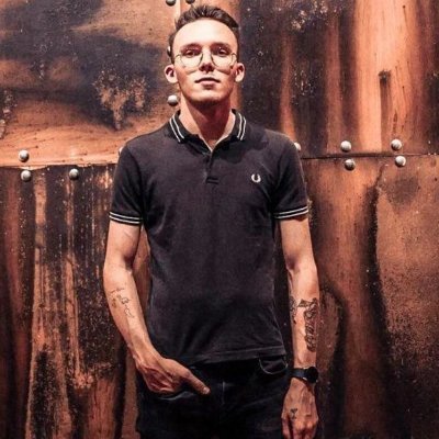 Bartender🍹
Previously Manager for eSport teams and talents