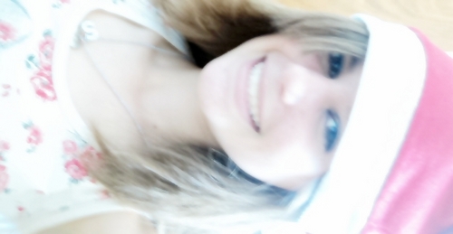Não preciso de muito para ser feliz. *----*