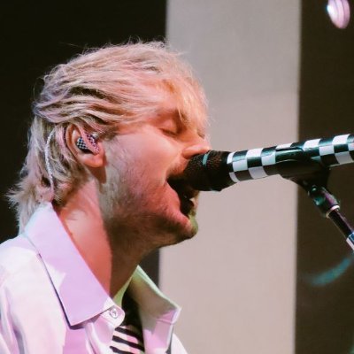 25|
Vivo en el show de 5sos 24/09/23

--Don't lose sigth of what makes you tick, and never forget to feed your own happiness, whatever that -- Michael Clifford