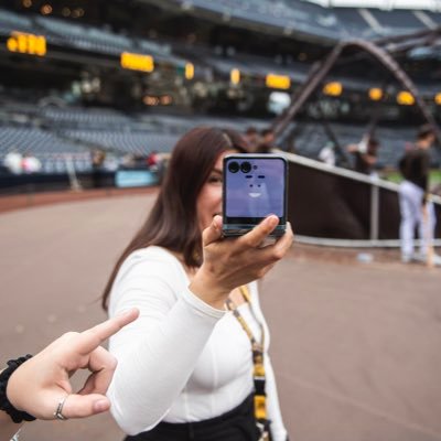 @ucla + @lta1975 alumna • @padres social 🌻