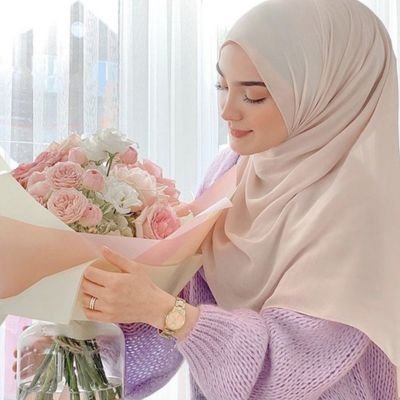 گفته بودم چو بیایی غم دل با تو بگویم 🌺چه بگویم که غم از دل برود چون تو بیایی.🌺
ارزشیم نیستم☺