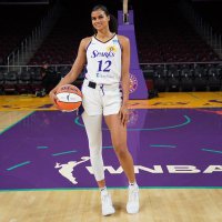 Rae Burrell🖤 (@raehoops) 's Twitter Profile