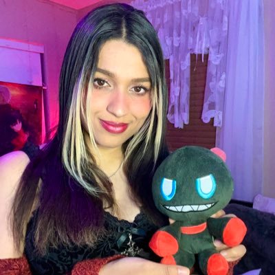 ◓ Pokémon Trainer | ✨Shiny Hunter | 🎮 Twitch Partner & YouTube Creator | The After Hours Pokémon stream 🌙 Member of @Twitch Black & Women’s Untiy Guilds