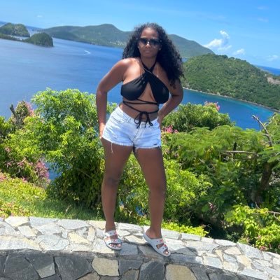 Le meilleur moyen de résister à la tentation c'est d'y céder 😂.. ♓️.. Ig: Maaarielle__ 🇩🇲🇬🇵♥️✨