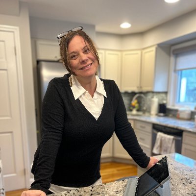 Huntington, Long Island, New York Realtor. Using social media to inform & educate on Real Estate news & trends. Follow for home hacks & market updates.