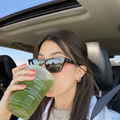 ployriidairy's profile picture. ขอให้โลกนี้ให้เงินกับเราทุกวัน | 💻 For work : dm