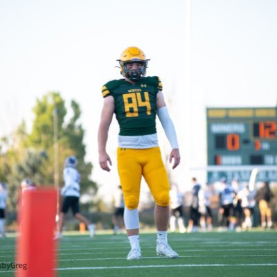 Bishop Manogue Catholic High School 2024 TE/DE 6’3” 230lbs 4.2 GPA Cell: (775) 287-6761 First Team Tight End