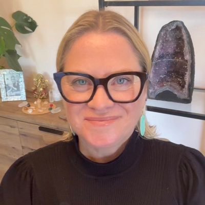 Online Business Mentor to visionaries who scale with soul, build to sell & innovate with AI. 30+ years. 3k+ happy clients. Multiple awards. Start here 👇