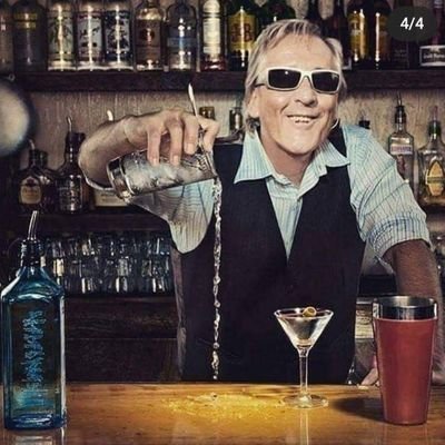 Serveur brasserie - Ma devise :
Pas plus dangereux qu'un homme qui n'a plus rien à perdre - un seul Olympique Ⓜ #TeamOM #Lebarmanvousdeteste
