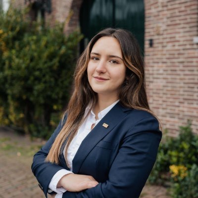 ccarolinacruz24's profile picture. 