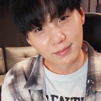 Zelle saw Yoongi & Mew fangirl heart is full ✨ (@mewnfinity) 's Twitter Profile