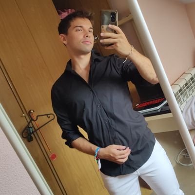 Árbitro y jugador🏐
Graduado en Derecho y Relaciones Internacionales⚖️🌐
ig: sergioestrada_