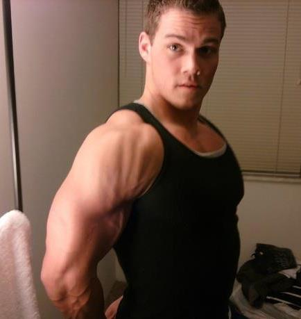 Im a 27 year old body builder , i work in Glasgow in greens health and fitness center , originally from London