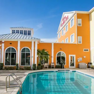 Located next to the Lakeland Linder Regional Airport conveniently between the cities of Orlando and Tampa making us the perfect destination for business and fun