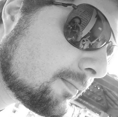 Designer gráfico, desenhista, cinegrafista, editor e gordo!