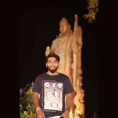 Singer🎧-Writter📓-Director 📽