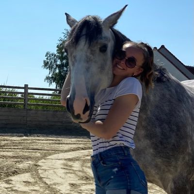 EveGratien's profile picture. nostalgique car présent pas à la hauteur