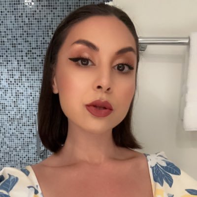 ex pro cs:go & overwatch player and now random e-girl