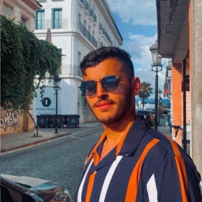 أنا الغريقُ فما خوفي من البلل.