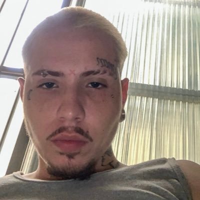 chapadodetedio's profile picture. uma vez tentei fugir de mim mas onde eu ia eu tava