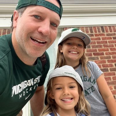 Ani and Lucy’s dad - Director of Player Personnel @ Michigan State Hockey 🏒🥅 Pizzaiolo at Up The Middle Pies 🍕 Catholic Central ‘97, MSU ‘03, UDM Law ‘06