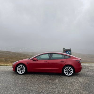 Tesla-Fangirl, TFF member. Driving fast, Loves LightShows. On factory tour in GF4 Berlin. Visited SpaceX, Tesla Fremont+ Austin, Boring Company, Starlink