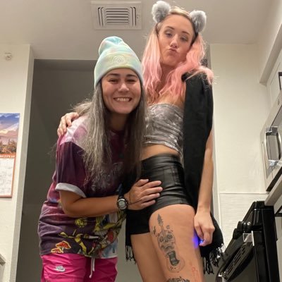 very gay 🏳️🌈🏳️🌈 | EDM | beer |🌲🌻| snapchat: hannahbishop33 | @bbbailss stole my heart 💛