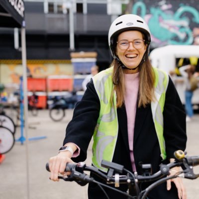 she/her 🙂 urban designer 🏙️ Te Whanganui-a-Tara📍car-free bike-babe 🚲 enjoys greens 🥦 Tawa Community Board member 💛 Wellington phoe-nut⚽️