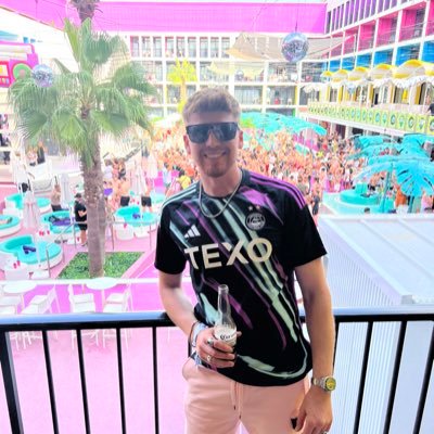 jayjay_simbo's profile picture. Walk on walk on with hope in your heart and You'll never walk alone #lfc