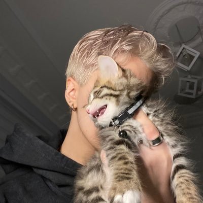 mnmnjhjhnmooong's profile picture. هي الحياة لعبةٌ قانونهـا