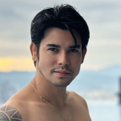 A Filipino TV Host/Actor. instagram: consulleo