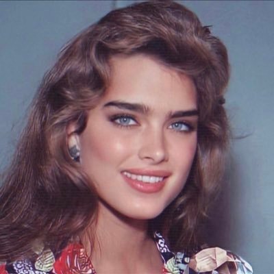 أجمل شي لما شخص يدخل حياتك فجأه ويصير أجمل مافيها ♥️.!