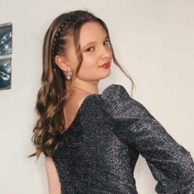 18 aninhos bem vividos!🥳único xingamento que me incomoda é ser chamada de petista, o resto é elogio
