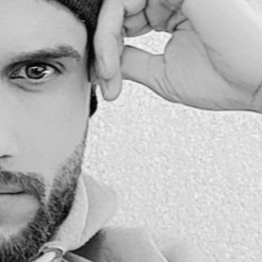 Azzam53444394's profile picture. ورده ومخلوُقه على هيئة إنسّان .