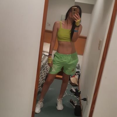 Instagram:@kathachaves