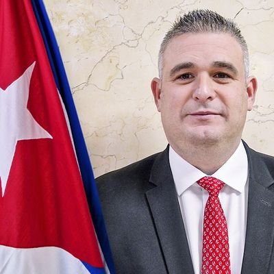 Embajador de la República de Cuba ante el Estado de Qatar.