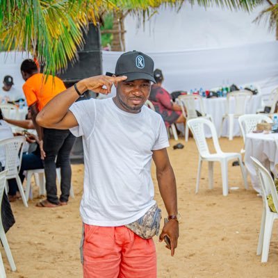 defanes's profile picture. Je transforme les idées en actions utiles 💡 Passion pour le digital, l'entrepreneuriat & l'impact 🇧🇯 #Leadership #Jeunesse #Projet